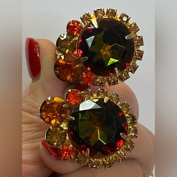 VINTAGE TARA CLIP ON EARRINGS - Picture 6 of 7